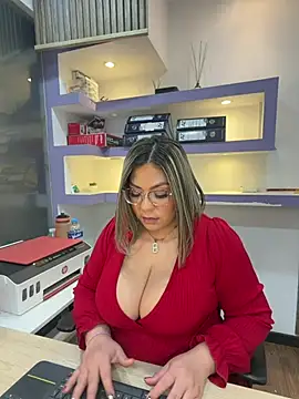 isabella horney  online show from 05-24-26, 12:10