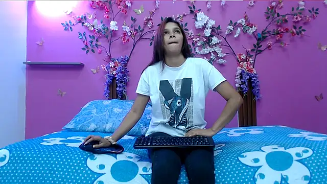 skinnybarbie022 online show from 03-08-26, 01:14