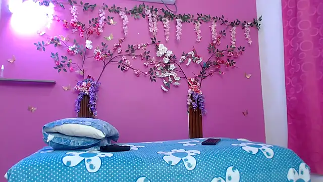 skinnybarbie022 online show from 05-08-26, 12:49