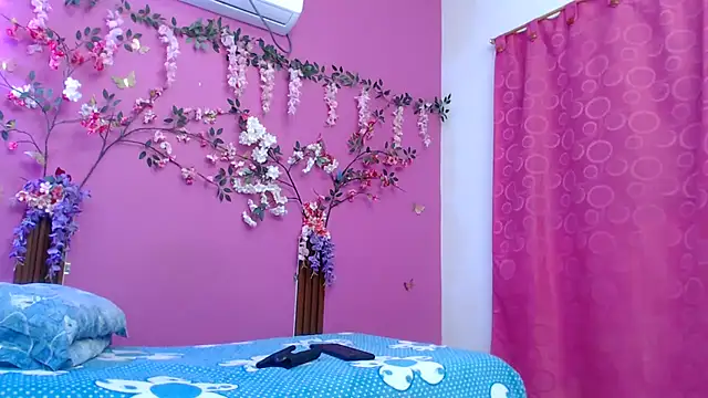 skinnybarbie022 online show from 05-11-26, 12:49