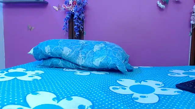 skinnybarbie022 online show from 05-12-26, 12:30