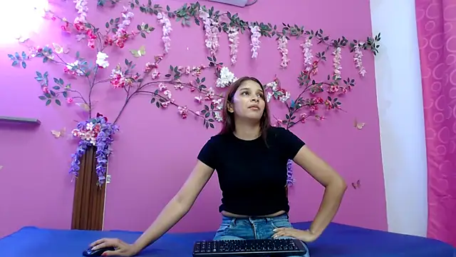 skinnybarbie022 online show from 05-14-26, 12:28
