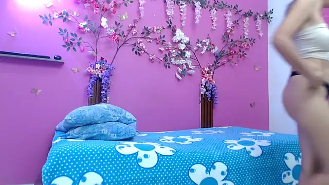 skinnybarbie022 online show from 05-18-26, 12:18