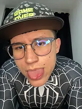 Kurtxxx22 online show from 12-16-25, 03:22