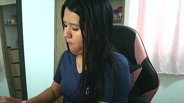 Oliviawatson1 online show from 11-03-25, 01:23