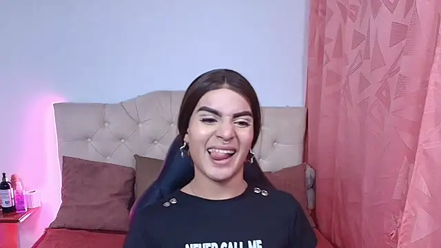 Snapshot of lailahdark chatting on 10-15-25, 04:23 lailahdark online show from 10-15-25, 04:23