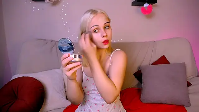 Charlotte Colinss online show from 11-08-25, 05:18