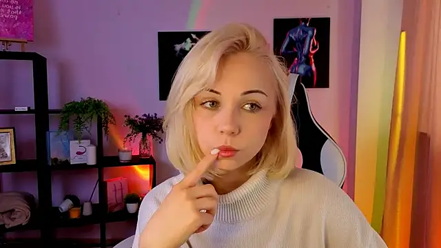 Charlotte Colinss online show from 05-16-26, 04:20