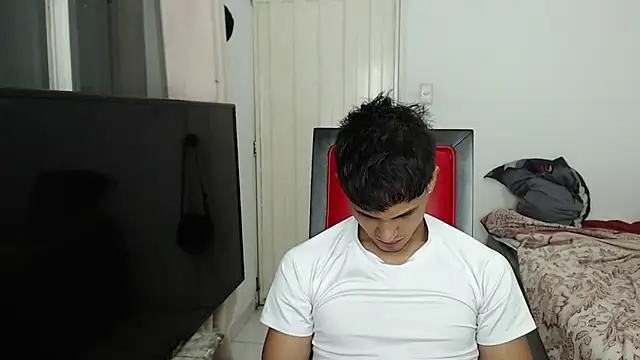 Alex mojica online show from 11-04-25, 05:17