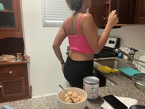 prettyykitty22 online show from 09-17-25, 05:47