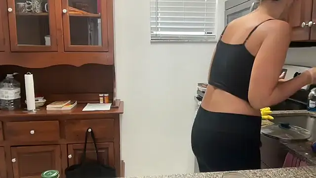 prettyykitty22 online show from 09-19-25, 04:40