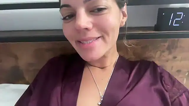 prettyykitty22 online show from 12-19-25, 05:14