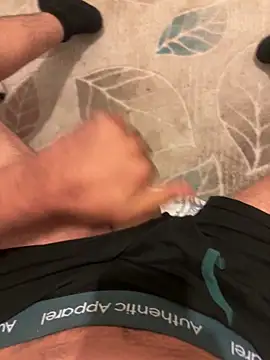 Snapshot of messi44 chatting on 10-18-25, 08:42 messi44 online show from 10-18-25, 08:42