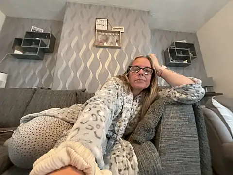 Snapshot of Anastasia-BlondeXX chatting on 04-14-26, 10:43 Anastasia-BlondeXX online show from 04-14-26, 10:43