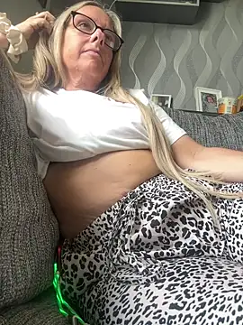 Snapshot of Anastasia-BlondeXX chatting on 04-27-26, 10:35 Anastasia-BlondeXX online show from 04-27-26, 10:35