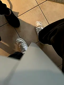 Snapshot of Manu97k chatting on 10-20-25, 02:17 Manu97k online show from 10-20-25, 02:17