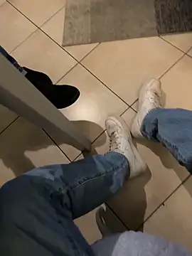 Snapshot of Manu97k chatting on 10-24-25, 05:20 Manu97k online show from 10-24-25, 05:20