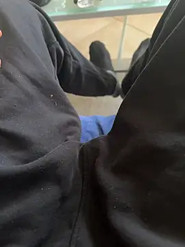 Snapshot of Manu97k chatting on 10-26-25, 08:53 Manu97k online show from 10-26-25, 08:53