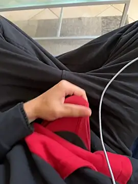 Snapshot of Manu97k chatting on 10-27-25, 08:29 Manu97k online show from 10-27-25, 08:29