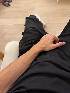 Snapshot of Manu97k chatting on 11-01-25, 09:50 Manu97k online show from 11-01-25, 09:50