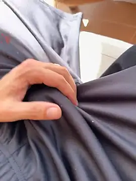 Snapshot of Manu97k chatting on 11-04-25, 01:43 Manu97k online show from 11-04-25, 01:43