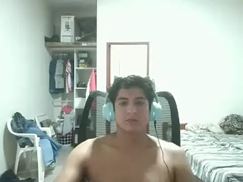 Snapshot of wilsoncrazz chatting on 10-14-25, 08:37 wilsoncrazz online show from 10-14-25, 08:37