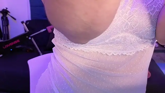 elowen halley1 online show from 10-06-25, 07:33