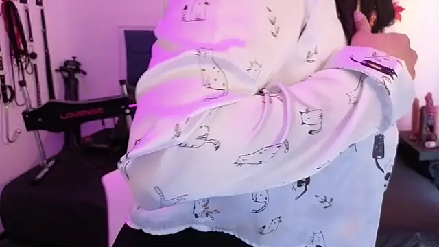 elowen halley1 online show from 10-12-25, 07:24