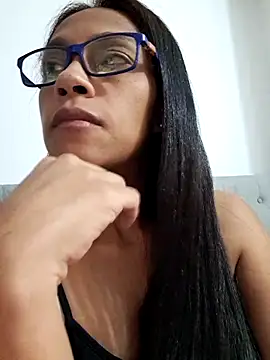 sarah garcia  online show from 06-06-26, 05:56