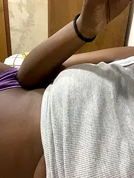 Snapshot of bybey18 chatting on 11-11-25, 11:16 bybey18 online show from 11-11-25, 11:16