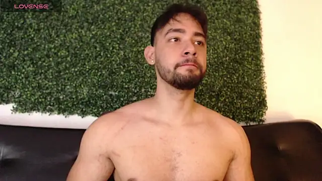 Snapshot of sam_ford_2 chatting on 03-09-26, 11:53 sam ford 2 online show from 03-09-26, 11:53