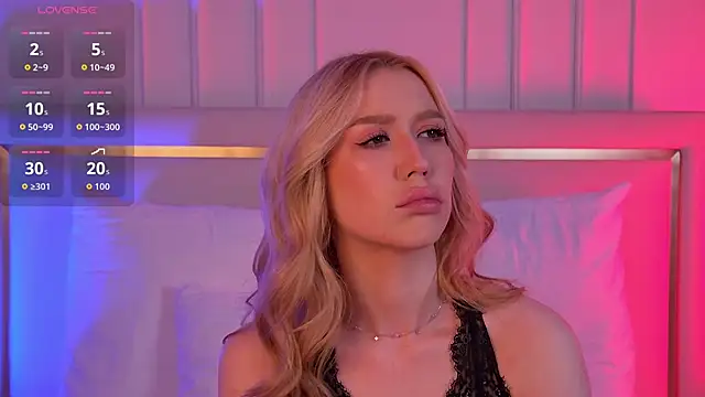 VelvetHell online show from 10-04-25, 03:37