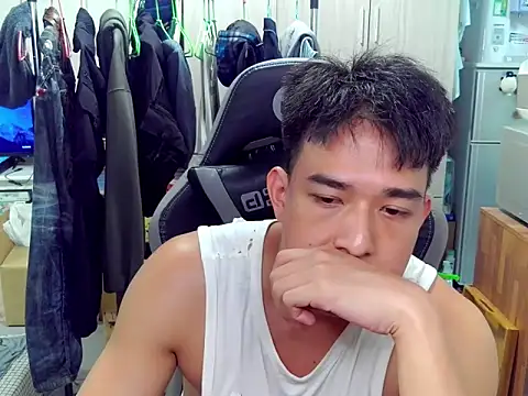 Snapshot of hunterXhan chatting on 03-24-26, 03:50 hunterXhan online show from 03-24-26, 03:50