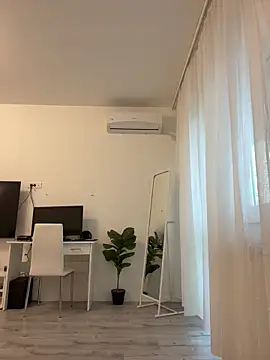 Sandra Jo online show from 09-26-25, 05:44