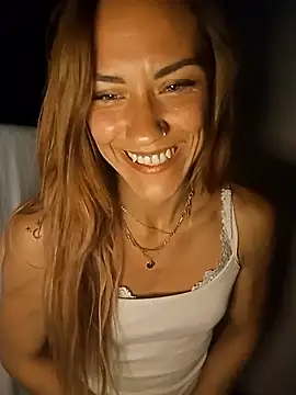 Snapshot of SlimBellaa chatting on 09-11-25, 09:15 SlimBellaa online show from 09-11-25, 09:15