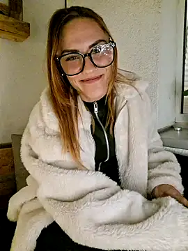 Snapshot of SlimBellaa chatting on 10-16-25, 08:32 SlimBellaa online show from 10-16-25, 08:32