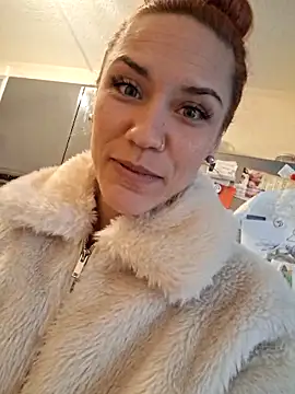 Snapshot of SlimBellaa chatting on 10-31-25, 11:44 SlimBellaa online show from 10-31-25, 11:44