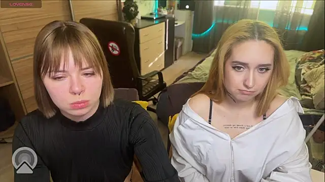 Snapshot of xxx_sandra_ chatting on 03-25-26, 02:23 xxx sandra online show from 03-25-26, 02:23