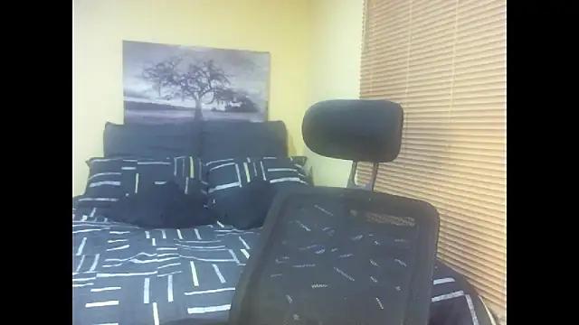 Snapshot of NawtyLisa chatting on 10-25-25, 12:07 NawtyLisa online show from 10-25-25, 12:07