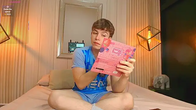 TaylerWhite online show from 10-12-25, 01:21