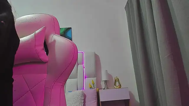 Snapshot of MilkWhore1 chatting on 04-15-26, 06:59 MilkWhore1 online show from 04-15-26, 06:59