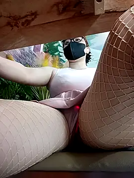 Snapshot of Bonnie-2k chatting on 11-01-25, 06:04 Bonnie-2k online show from 11-01-25, 06:04