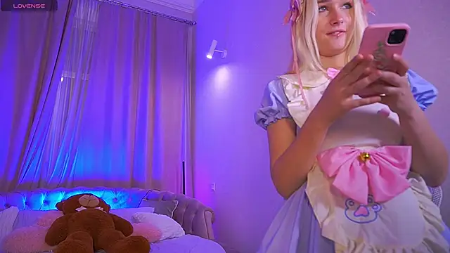 LilElfie online show from 09-26-25, 12:42