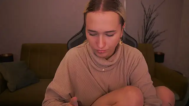 LilElfie online show from 10-12-25, 01:43