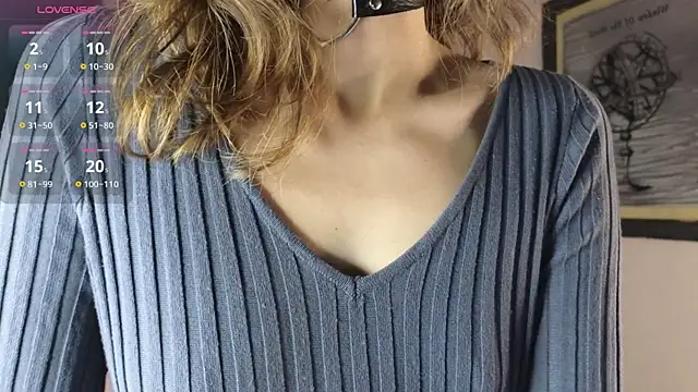 Snapshot of DebiHenks chatting on 10-26-25, 05:08 DebiHenks online show from 10-26-25, 05:08