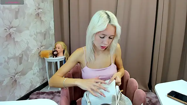 cute luucy online show from 10-10-25, 04:00