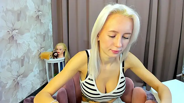 cute luucy online show from 10-23-25, 02:33