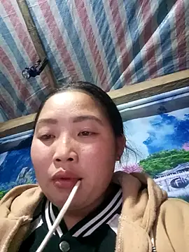 Snapshot of PhamPhung chatting on 02-12-26, 04:24 PhamPhung online show from 02-12-26, 04:24