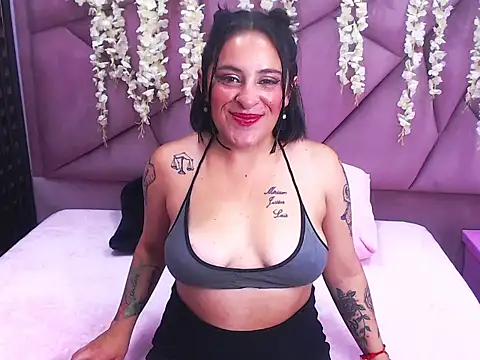 Snapshot of Aphroditabrown69 chatting on 10-24-25, 11:39 Aphroditabrown69 online show from 10-24-25, 11:39