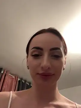 Snapshot of AuraPure chatting on 12-19-25, 04:52 AuraPure online show from 12-19-25, 04:52